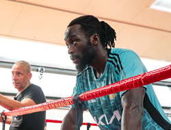 фото - Алимханулы ждёт реванш. Уоррен хочет, чтобы бой состоялся до конца года