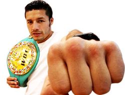 фото - Джонни Гонсалес травмировал руку, готовясь к реваншу с Маресом