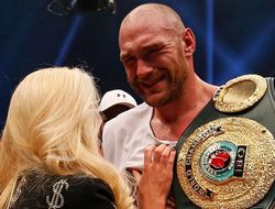 фото - Фьюри получил травму и готов драться не с Кличко