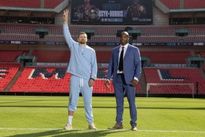 Усик vs Дюбуа. Фото первой встречи лицом к лицу перед реваншем