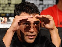 фото - Де Ла Хойя — о возможном бое Альвареса и Пакьяо