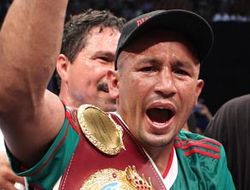 фото - Орландо Салидо сломал палец, бой с Мигелем Гарсией отменен