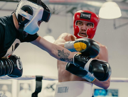 фото - Стало известно, сколько Цзю заработает за бой с Кроуфордом