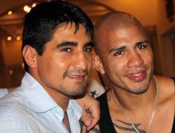 фото - Теперь официально: Хуан Мануэль Маркес vs. Эрик Моралес, 9 апреля