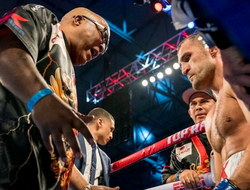 фото - Хантер о тренере Ковалёва, Атлас о бое Усик–Уизерспун, Кроуфорд наставляет Шакура — соцсети 