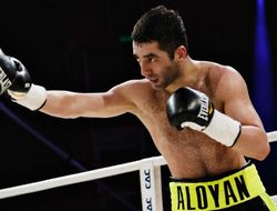фото - Михаил Алоян завоевал «серебряный» пояс WBC, победив Солано