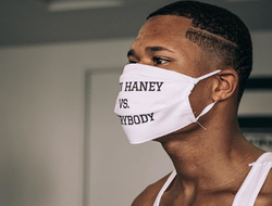 фото - Хэйни против всех, Кроуфорд после 20-мильного пробега, Киборг плавает в арбузе — соцсети 