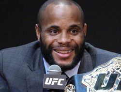 фото - Кормье раскритиковал судей реванша Адесанья–Уиттакер