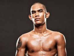 фото - Астон Паликте забил нульцевого Мартинеса и вышел на реванш с Донни Ньетесом