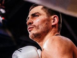 фото - Беринчик оперативно расправился с чилийцем Хосе Санчесом: видео забоя