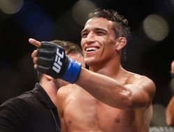 фото - Претендент на титул Хабиба. Оливейра отказался от претендентского боя с Чендлером через 11 дней