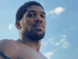 фото - Джошуа травмировался, но пошёл на марш бороться с расизмом — видео