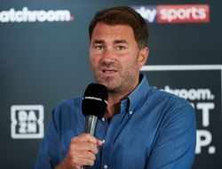 фото - Фьюри жульничал с перчатками в реванше с Уайлдером? Мнение Эдди Хирна