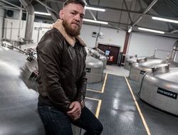 фото - Мотивация от Усика, дестилляторная Макгрегора, Оскар и Флойд продолжают перепалку — соцсети