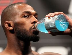 фото - Джон Джонс пойман на кокаине