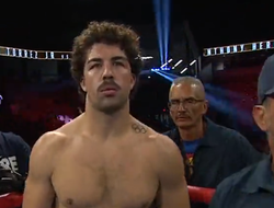 фото - Топ-проспект хэвивейта Торрез одержал седьмую кряду досрочную победу: видео