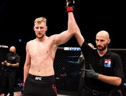 фото - Оверим, Дос Сантос или Розенструйк? Александр Волков просит имя и 2-3 месяца лагеря