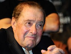 фото - Чем Ломаченко отличается от Мэйуэзера — отвечает Боб Арум