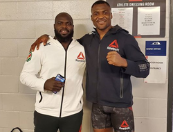 фото - Энганну и Розенструйк после UFC 249, Шевченко подстёгивает Сехудо, бойцы с мамами — соцсети 