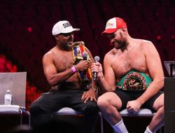 фото - Тренер Фьюри поделился планом на бой с Усиком. Ему тоже не всё по нраву