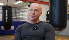 «Кроуфорд не побил бы Бивола». Британский тренер о поражении Канело