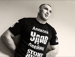 фото - UFC: Алексей Олейник в январе сразится с Виктором Пештой