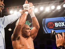 фото - «Борьба была равна...» — Оскар Ривас забил Брайанта Дженнингса