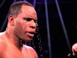 фото - Как супертяж Санчес разделался с нокаутёром: видео