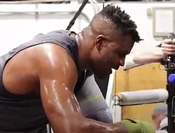 фото - Усик и Фьюри подписали контракты на бой: реакция Нганну