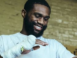 фото - Джарон Эннис высказался о Чухаджане и уже заглянул ему за спину