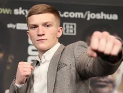 фото - Сын Рикки Хэттона перешёл в профи и подписал контракт с Эдди Хирном – видео