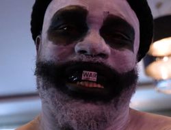 фото - Джокер Чисора «достает из штанов», команда Усика недовольна перчатками — видео