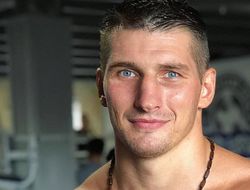 фото - Отборочный бой по версии WBC: Папин нокаутировал Файфера