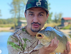 фото - Киборг с собачкой, Постол с новым трофеем, а у Фьюри настенная роспись — соцсети 