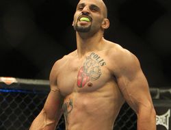 фото - Костас Филиппу и Лоренц Ларкин встретятся 10 мая на UFC Fight Night