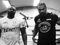 фото - Чисора обратился к Усику, Гарсиа стал жертвой любимого челленджа, Ярда избили на тренировке — соцсети 