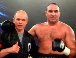 фото - Александр Устинов прибыл на место боя с Дэвидом Туа