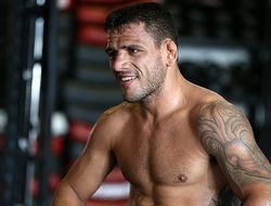 фото - Дос Аньос: Два-три раунда — и Макгрегор сломается, как девочка