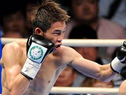 фото - Фанат новогодних боёв Кадзуто Иока упал, но позднее забил юного тайца 