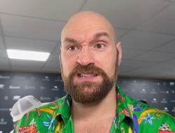 фото - «Щелезубый уродливый ублюдок!» Фьюри призвал Усика подписать контракт