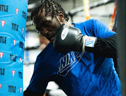 фото - Эннис оценил в процентах шансы Кроуфорда апсетнуть Канело