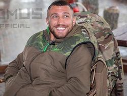 фото - Руис потряс тренера, радостный Ломаченко, Чарло собрался назад в будущее — соцсети 