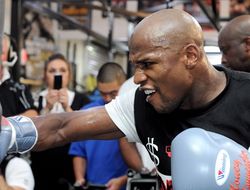 фото - Мэйуэзер о бое с Макгрегором: Мне предстоит встреча с воином