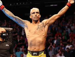 фото - Чарльз Оливейра задушил Дастина Порье в главном событии UFC 269