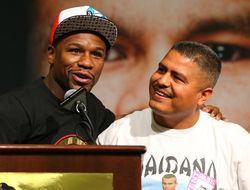 фото - Роберт Гарсиа: «Мэйуэзер дерётся и ведёт себя как с**ка»