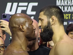 фото - UFC 294. Церемониальное взвешивание и финальные битвы взглядов — видео