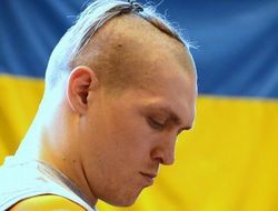 фото - Усик быстро побил Мюллера в Киеве