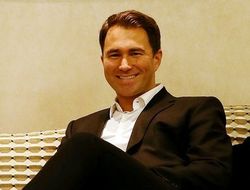 фото - Промоутер: «Мэйуэзер не будет драться с Ханом, потому что проиграет»