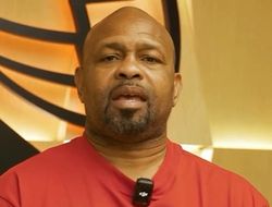 фото - Рой Джонс объяснил, почему ставит на Кроуфорда в бою с Канело