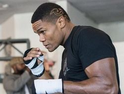 фото - Элейдер Альварес отказывается драться с Александром Гвоздиком — промоутер